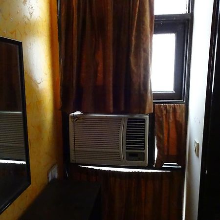 Hotel Elegant International Нью-Дели Экстерьер фото
