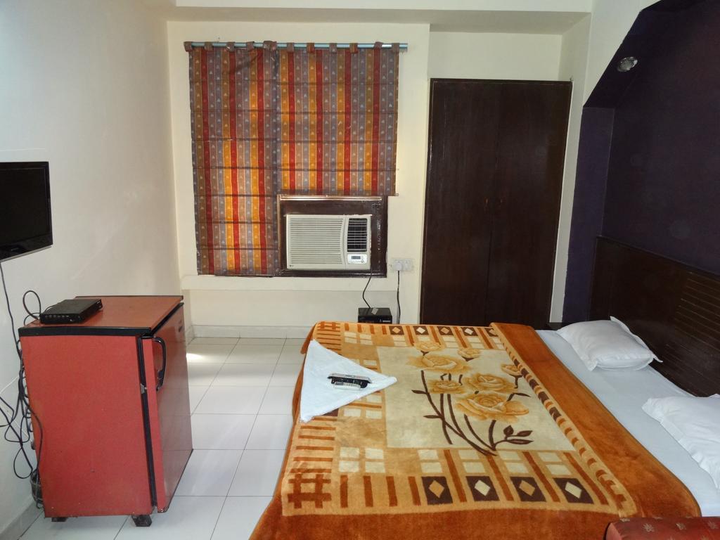 Hotel Elegant International Нью-Дели Экстерьер фото