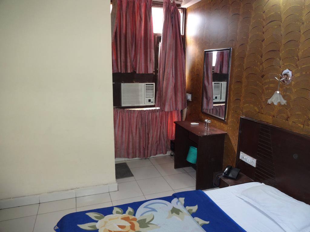 Hotel Elegant International Нью-Дели Экстерьер фото