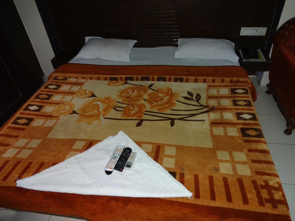 Hotel Elegant International Нью-Дели Номер фото