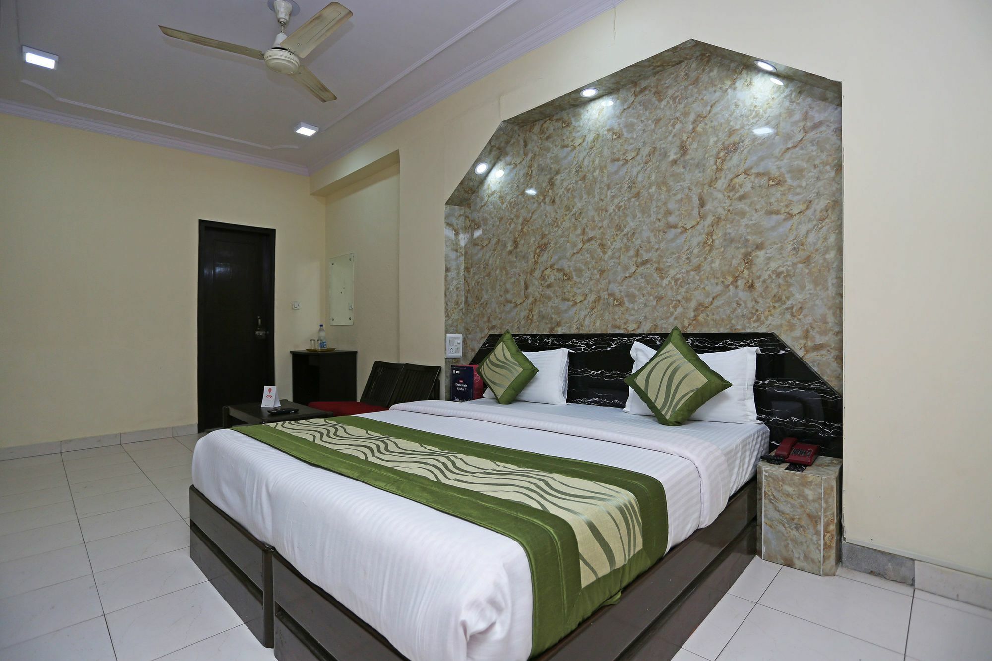 Hotel Elegant International Нью-Дели Экстерьер фото